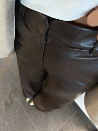 Pantalone a palazzo in ecopelle marrone