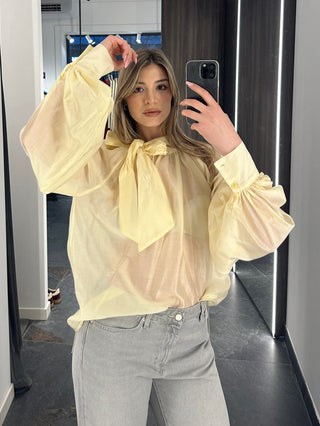 Camicia con fiocco giallo