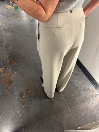 Pantalone a palazzo grigio