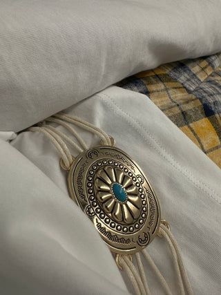 Cintura in pelle con applicazioni bianco