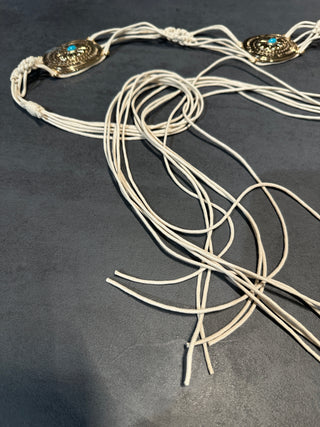 Cintura in pelle con applicazioni bianco