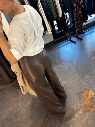 Pantalone a palazzo in ecopelle marrone