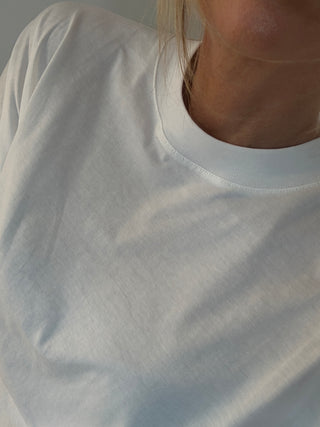 T-shirt bianca over
