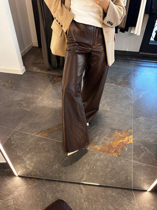 Pantalone a palazzo in ecopelle marrone