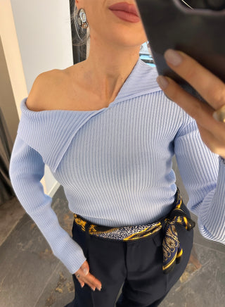Maglia a costine con scollo a shiffer