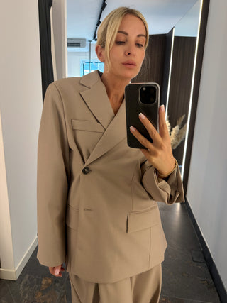 Giacca over con doppio bottone beige