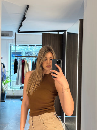 Top crop marrone a costine