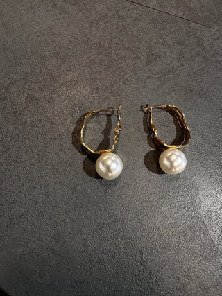 Orecchini con perla oro