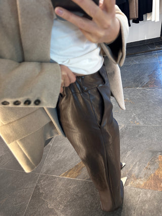 Pantalone a palazzo in ecopelle marrone