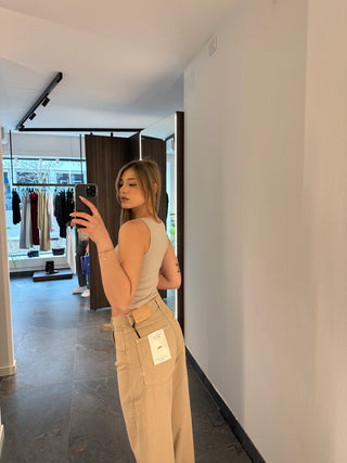 Top beige crop con bottoni