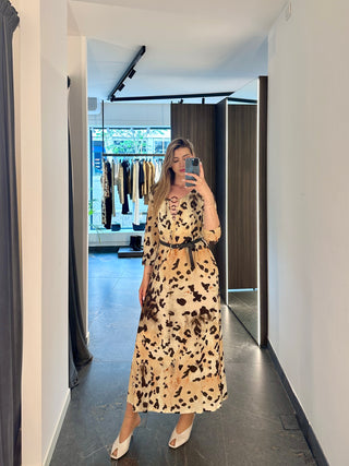 abito lungo animalier dettaglio tessuto moda donna