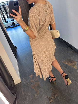 Abito asimmetrico in pizzo nude