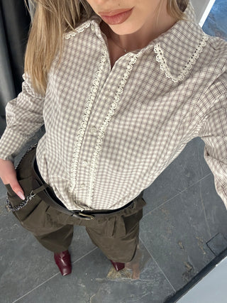 Camicia a quadretti con collo merletto