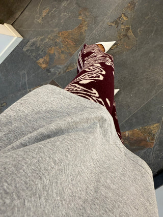 T-shirt over grigio