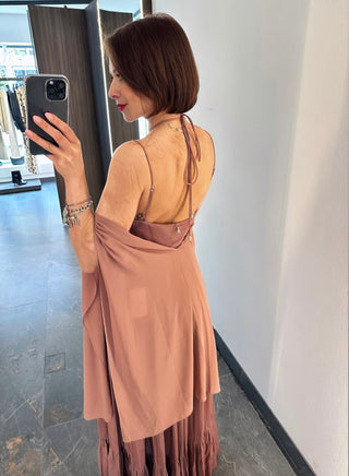 Abito lungo in raso con cut-out rosa