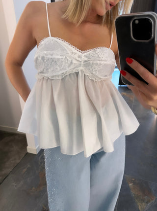 Top in cotone con pizzo bianco