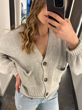 Cardigan over grigio