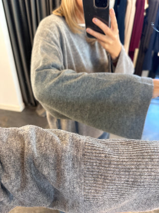 Maglioncino manica morbida grigio
