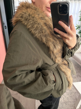 Piumino con collo in pelliccia