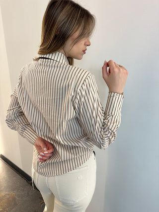 Camicia a righe con cravatta
