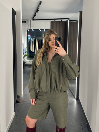 Bomber in camoscio verde militare