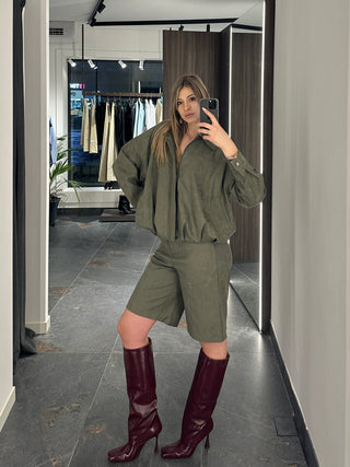 Bomber in camoscio verde militare